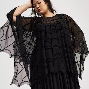 Torrid Halloween Spiderweb Mesh Poncho Plus Size 1/2 1X/2X NWT